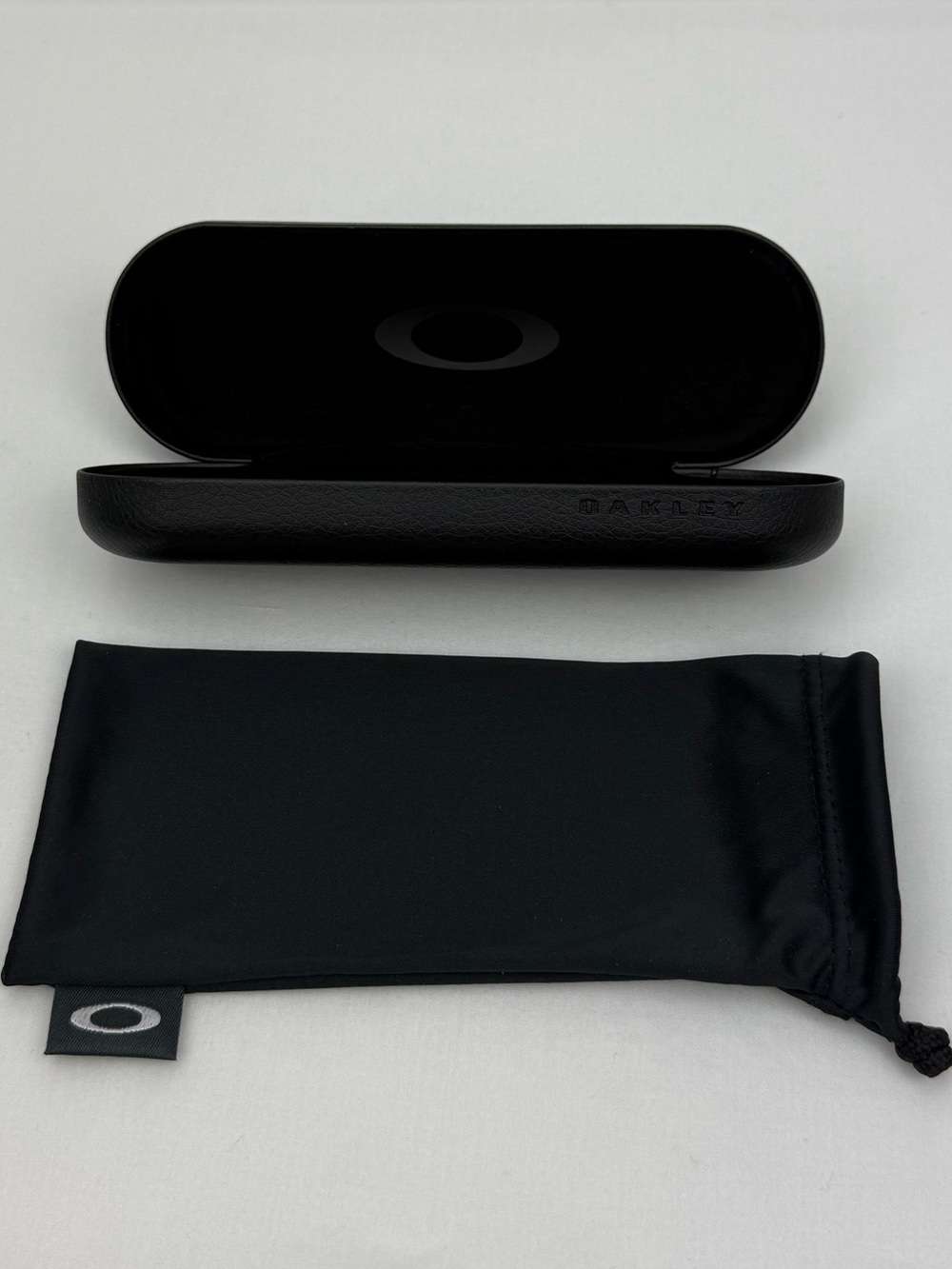 Oakley Black Hard Sunglasses Case and dust bag